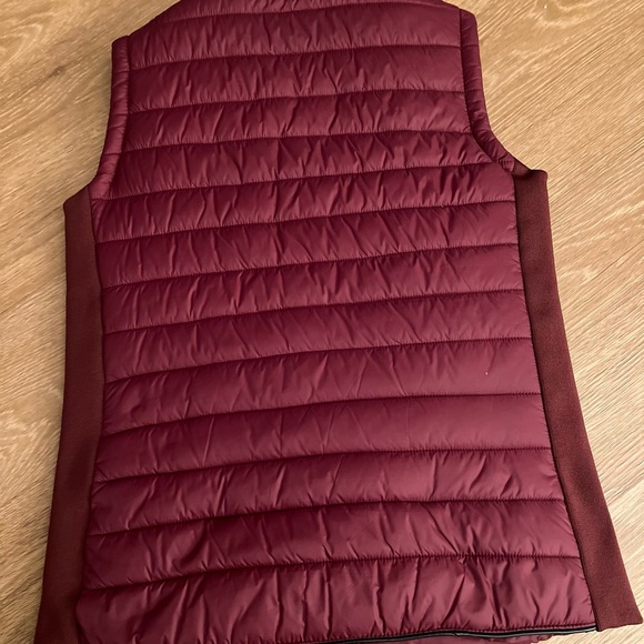 Women's Burgundy Quilted Vest - Picture 8 of 10